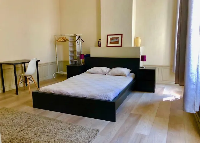 Urban Apartment, In The Nightlife Area! Daire *