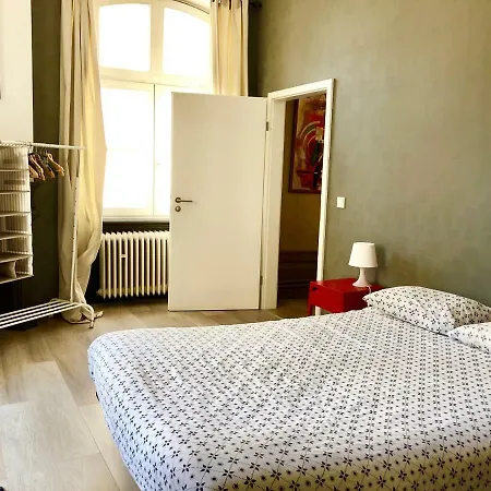 Urban Apartment, In The Nightlife Area! Апартаменты *