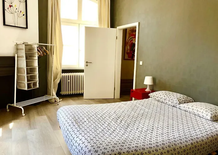 Urban Apartment, In The Nightlife Area! Апартаменты *